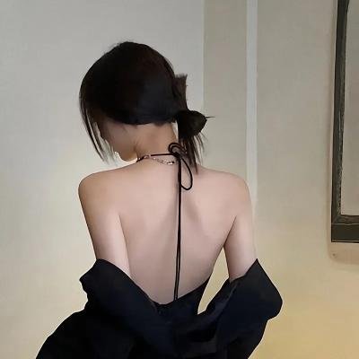 阴森小镇封面